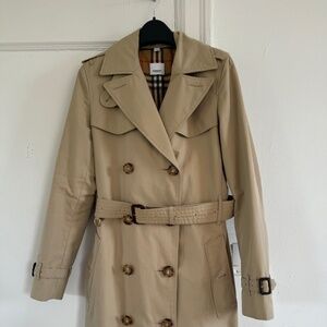 Authentic Burberry Trench Coat Islington, Size US 6 (UK 8)